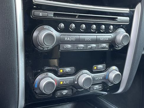 Used 2017 Nissan Pathfinder S FWD image 19