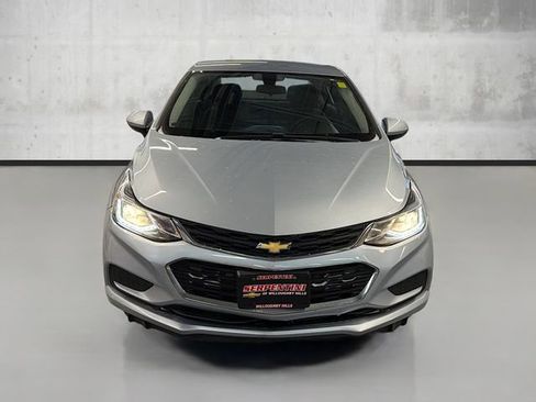 Used 2017 Chevrolet Cruze LT image 2
