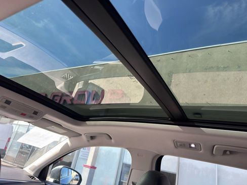 Used 2022 Volkswagen Taos SE AWD/4WD image 36