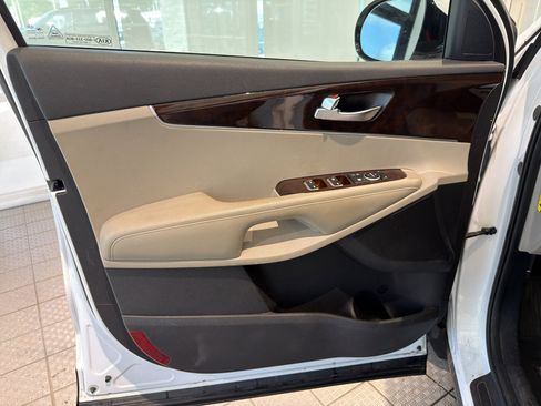 Used 2017 Kia Sorento LX w/ LX Convenience Package image 13