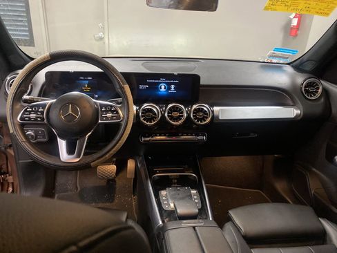 Used 2023 Mercedes-Benz EQB 300 4MATIC image 12