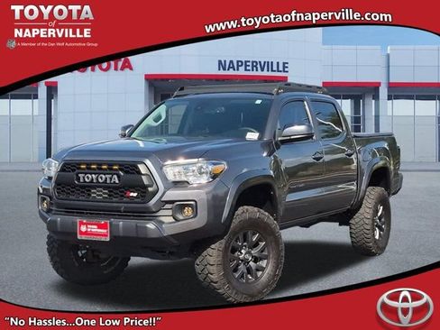 Used 2021 Toyota Tacoma SR5 AWD/4WD image 1