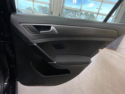 Used 2019 Volkswagen Golf S image 19