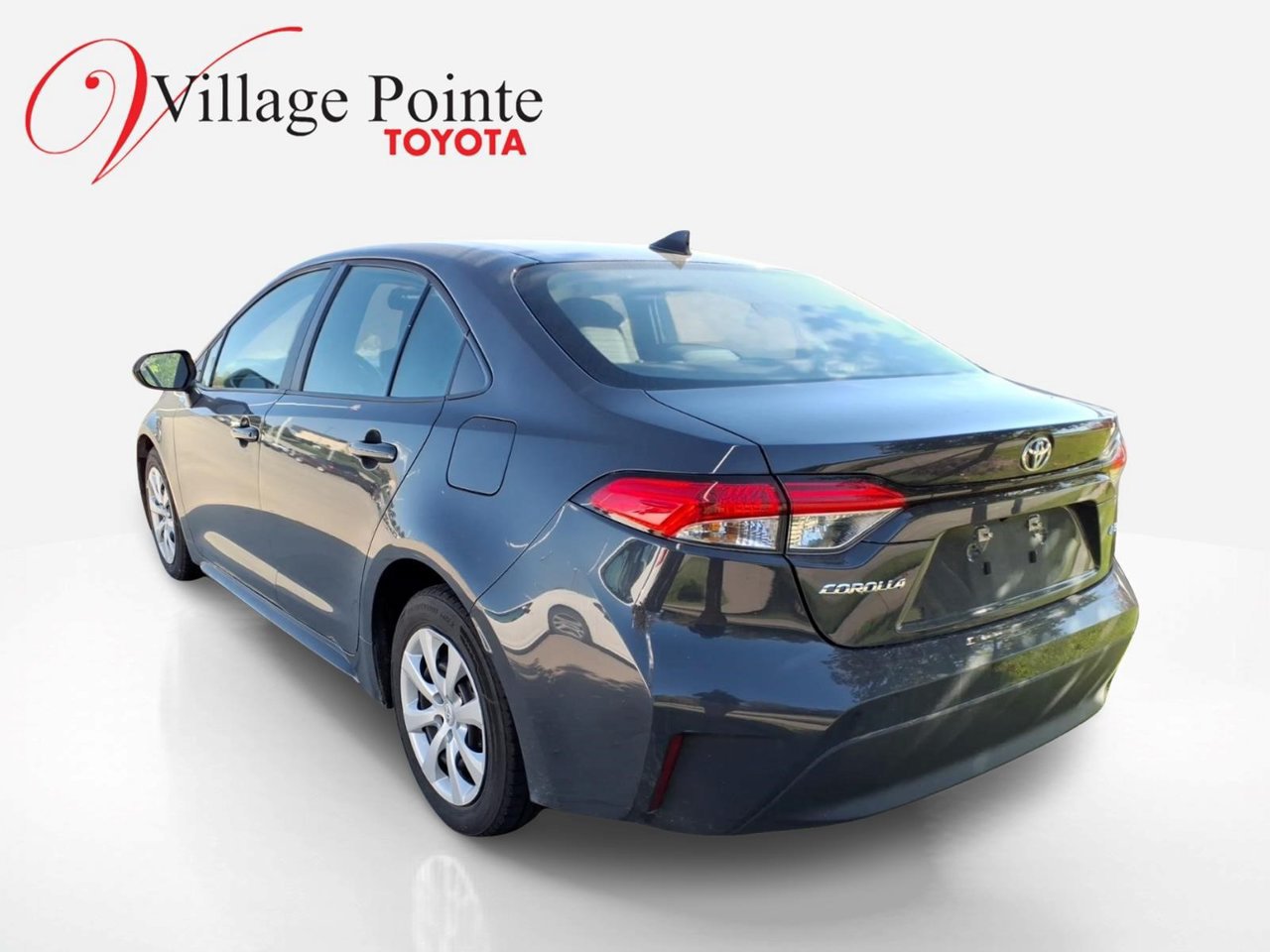 Used 2024 Toyota Corolla LE FWD image 2