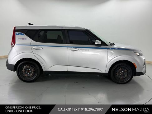 Used 2020 Kia Soul LX FWD image 5