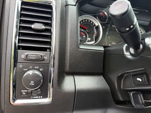 Used 2018 RAM 1500 Laramie w/ Convenience Group AWD/4WD image 18