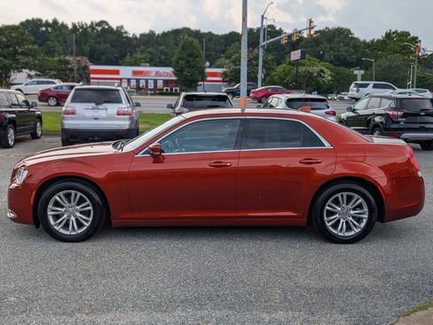 Used 2021 Chrysler 300 Touring L RWD image 2