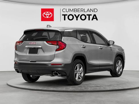 Used 2018 GMC Terrain SLE FWD image 2