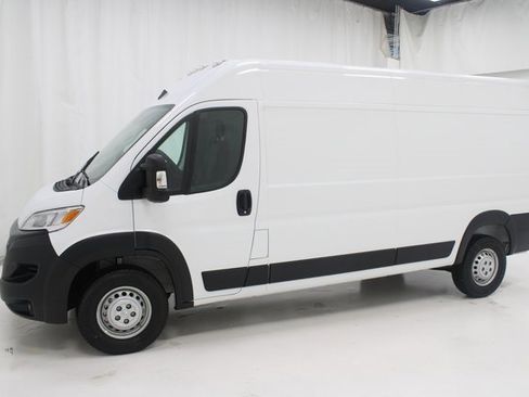 Used 2025 RAM ProMaster 2500 w/ Convenience Group image 2