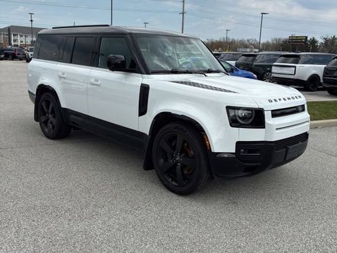 Used 2024 Land Rover Defender 130 X-Dynamic SE image 5