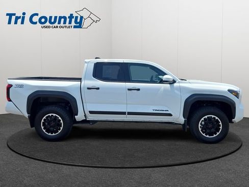 Certified 2026 Toyota Tacoma TRD Off-Road AWD/4WD image 9