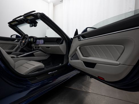 Certified 2021 Porsche 911 Targa 4S AWD/4WD image 14