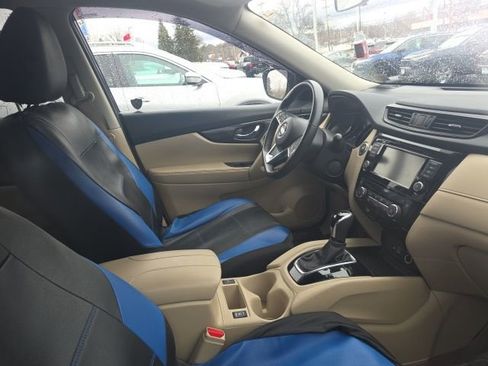 Used 2019 Nissan Rogue SV image 5