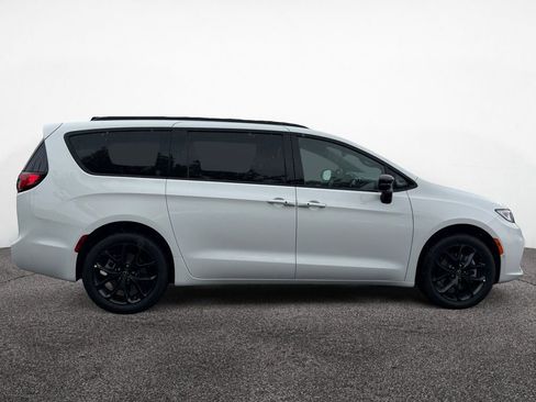 New 2026 Chrysler Pacifica Select w/ S Appearance Package AWD/4WD image 6
