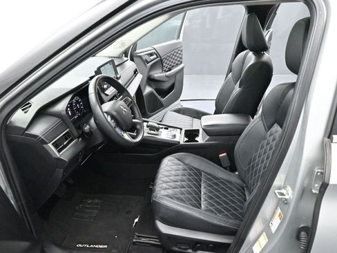 Used 2023 Mitsubishi Outlander SEL image 12