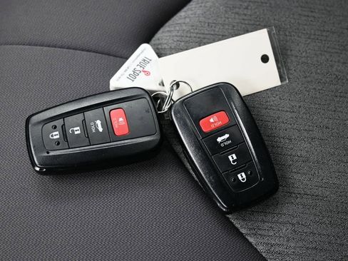 Used 2023 Toyota Camry LE image 28