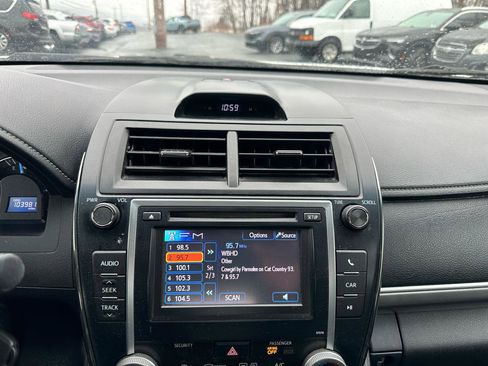 Used 2013 Toyota Camry SE image 14