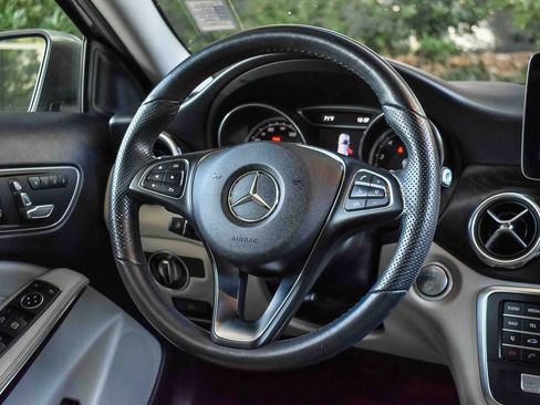 Used 2019 Mercedes-Benz GLA 250 4MATIC image 14