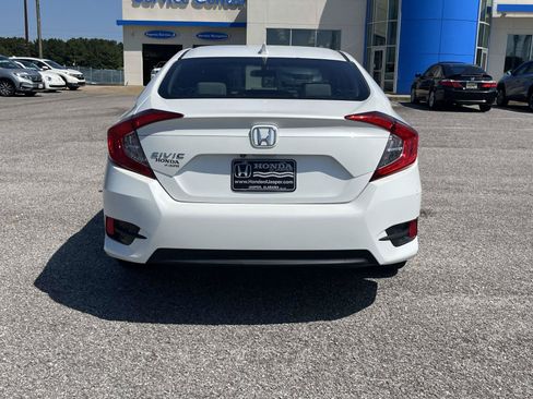 Used 2018 Honda Civic EX image 3