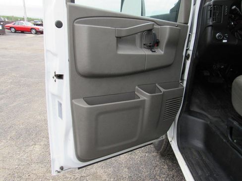 Used 2021 GMC Savana 3500 Extended w/ Power Convenience Package RWD image 21