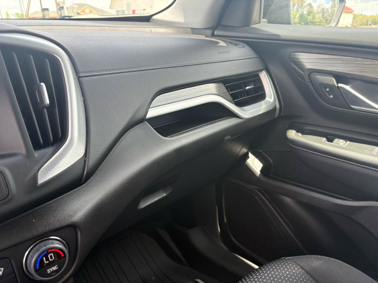 Used 2024 GMC Terrain SLE w/ Driver Convenience Package FWD image 22