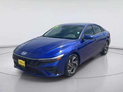 Used 2025 Hyundai Elantra SEL FWD image 1