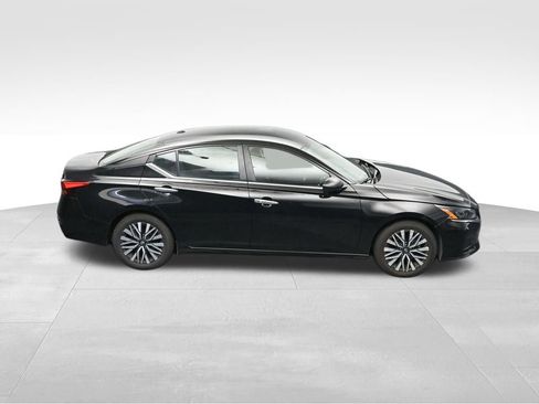 Used 2024 Nissan Altima 2.5 SV FWD image 22