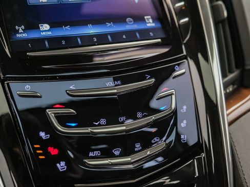 Used 2017 Cadillac Escalade ESV Luxury AWD/4WD image 28