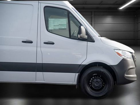 Used 2025 Mercedes-Benz Sprinter 2500 image 9