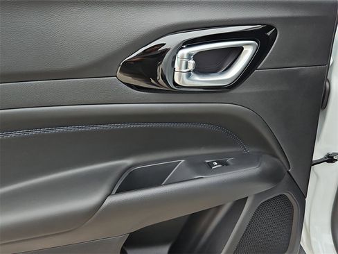 New 2026 Jeep Compass Latitude image 16