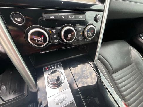 Used 2018 Land Rover Discovery HSE image 17
