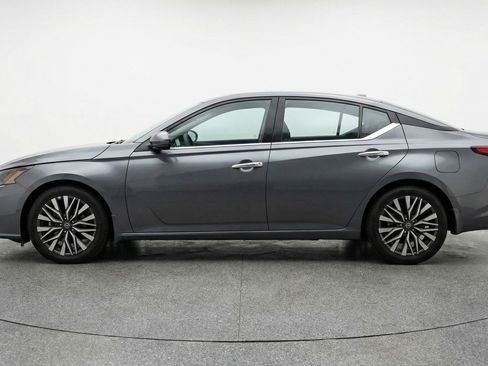 Used 2025 Nissan Altima 2.5 SV FWD image 5