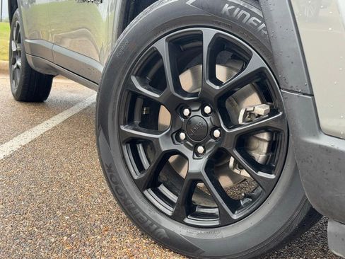 Used 2023 Jeep Compass Altitude w/ Convenience Group image 2