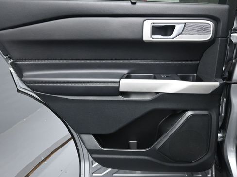 Used 2022 Ford Explorer Limited w/ Equipment Group 301A image 25