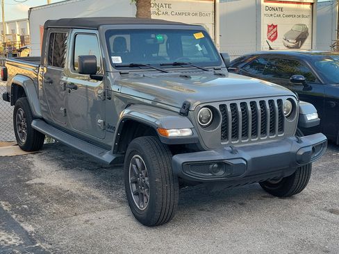 Used 2022 Jeep Gladiator Overland image 3