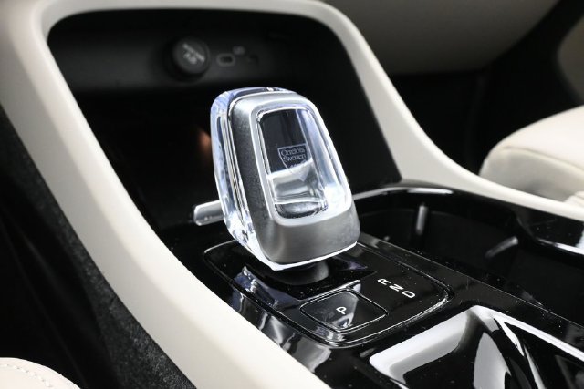 Used 2024 Volvo XC40 B5 Plus AWD/4WD image 12