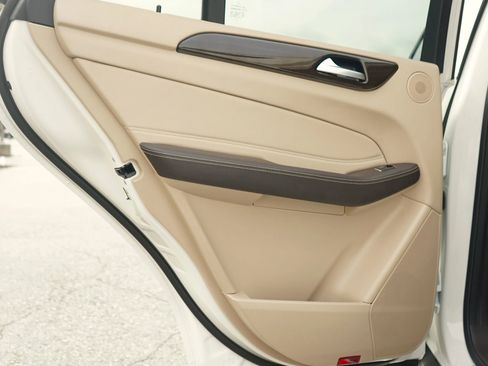 Used 2019 Mercedes-Benz GLE 400 4MATIC image 34