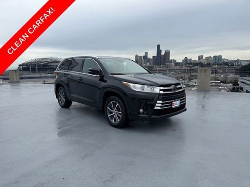 Used 2017 Toyota Highlander XLE image 1
