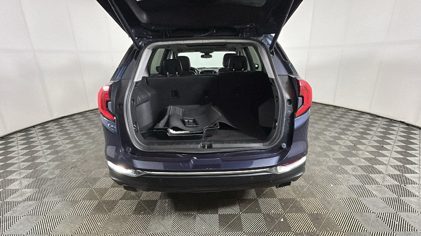 Used 2018 GMC Terrain SLT w/ Preferred Package AWD/4WD image 32