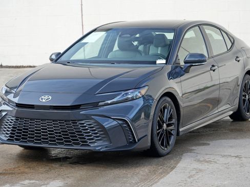 Used 2026 Toyota Camry SE FWD image 43