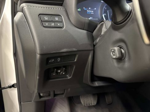 Certified 2025 Lexus LX 600 4WD w/ Luxury Package image 33