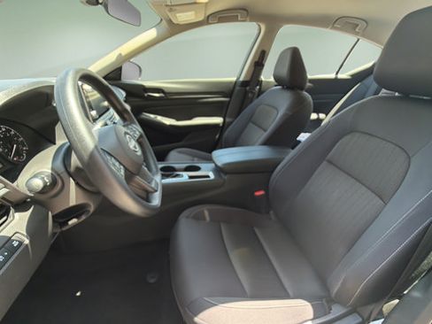 Certified 2025 Nissan Altima 2.5 S FWD image 9