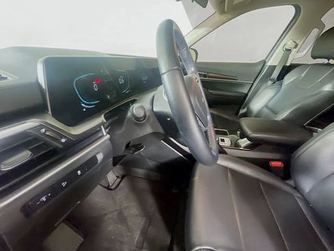 Used 2024 Kia Telluride LX FWD image 22