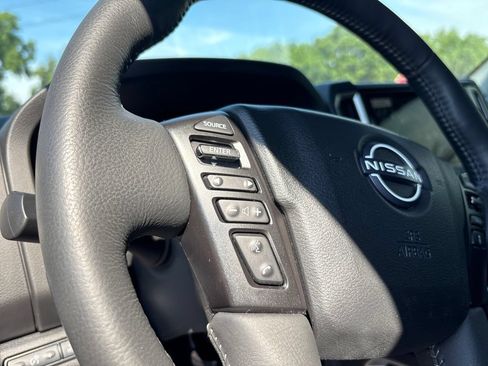 Used 2025 Nissan Frontier SL RWD image 25