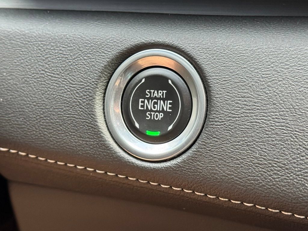 Used 2022 Cadillac Escalade Luxury AWD/4WD image 23