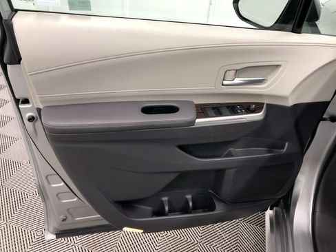 Used 2021 Toyota Sienna XLE AWD/4WD image 12