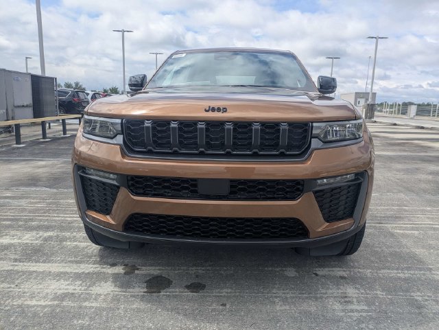 New 2026 Jeep Grand Cherokee Limited w/ Limited Altitude Package AWD/4WD image 9