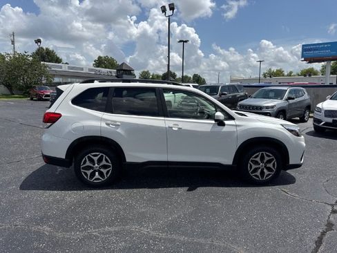 Used 2019 Subaru Forester Premium w/ All-Weather Package AWD/4WD image 7