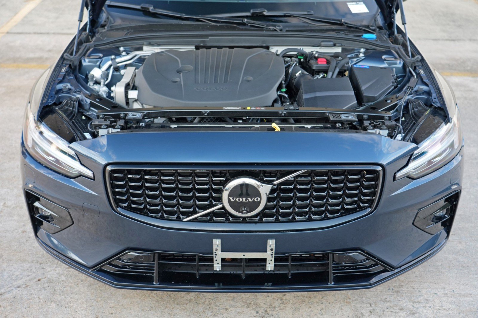 Used 2025 Volvo S60 B5 Plus w/ Climate Package FWD image 8