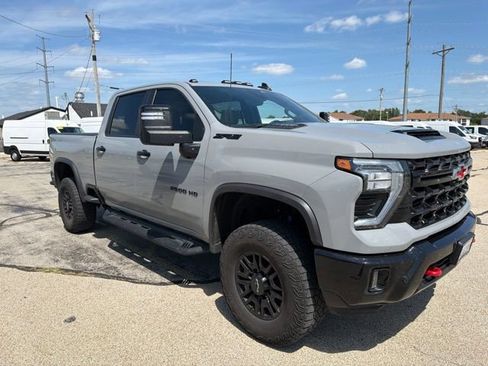 Used 2024 Chevrolet Silverado 2500 ZR2 w/ Technology Package AWD/4WD image 3